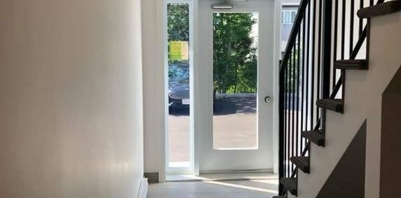 Appartement 4 1/2 rez-de-chaussée lumineux - Photo 2