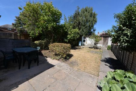 4 bedroom semi-detached house to rent - Photo 4