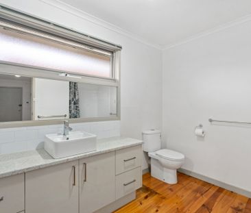 BRIGHT & INVITING! - Photo 2