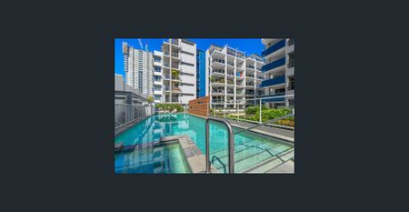 A Beautiful Two-Bedroom Furnished Apartment with one Car Park on Level 4. - Photo 5