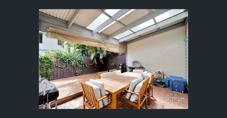 Air-conditioned townhouse in prime location - Photo 3