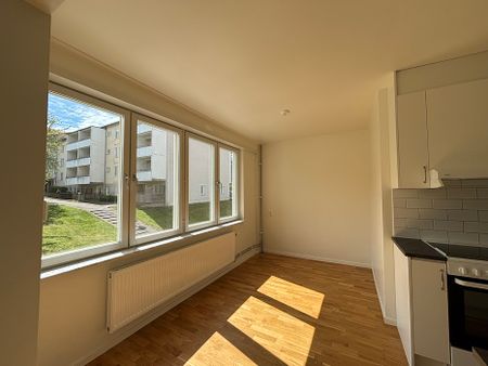 Fjärilstigen 22, Blombacka - Photo 3