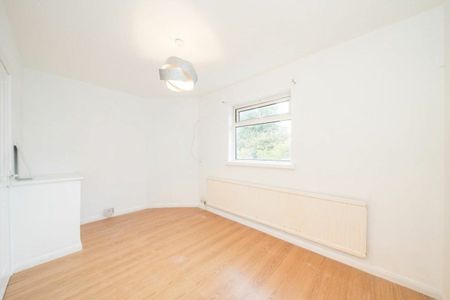 Twining Avenue, Twickenham, TW2 - Photo 4