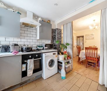 Terraced House to rent - Rural Vale, Gravesend, Kent, DA11 - Photo 2