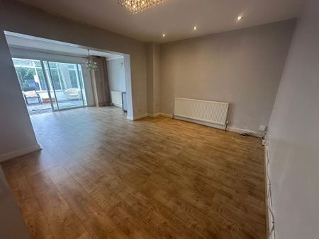 3 bedroom detached house to rent - Photo 3