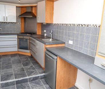 3 bedroom flat to rent - Photo 3