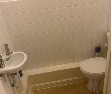 Room in a Shared House, North Road, N7 - Photo 4