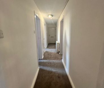 3 bedroom flat to rent - Photo 3