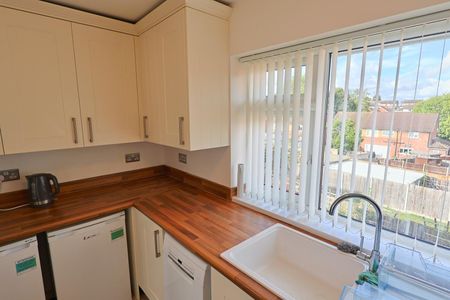 Stonebury Avenue, Coventry - First Floor Maisonette with Large Garden - Photo 5