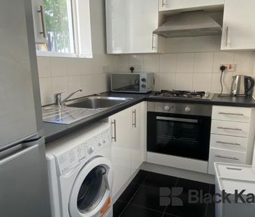 Superbly located in the heart of the city - Photo 4