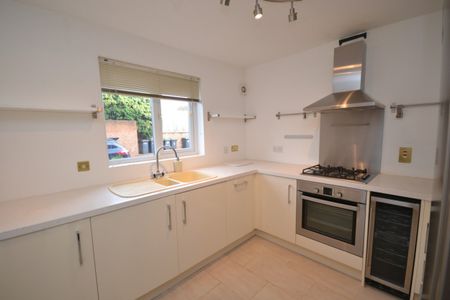 2 bed Ground Floor Flat for Rent - Photo 2