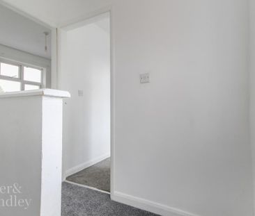 2 bedroom terraced house to rent - Photo 2