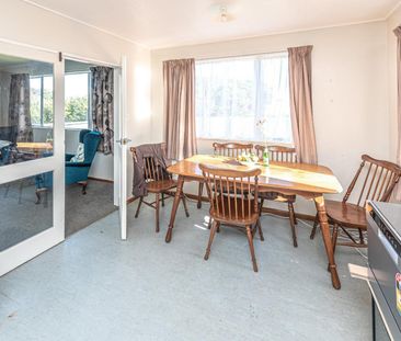 Coastal comfort -Fenced yard and carport - Photo 2