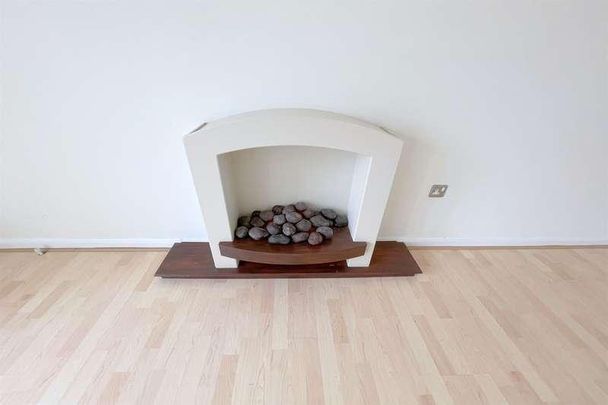 Arundel Road, BN9 - Photo 1