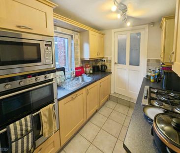 3 bedroom flat to rent - Photo 6