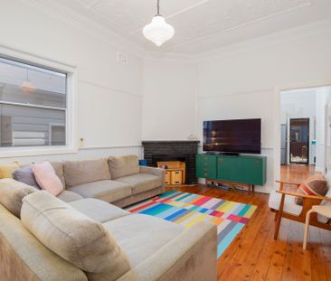 Renovated Three Bedroom Home with Over-Sized Office - Photo 4