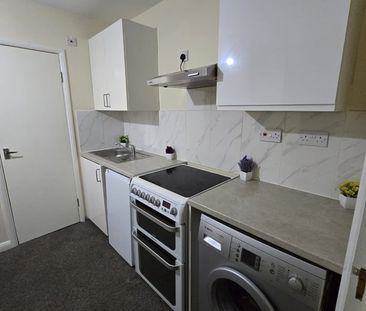 Studio Flat, Berkshire Gardens, N13 - Photo 5