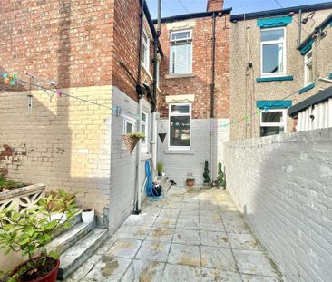 3 bedroom terraced house to rent - Photo 1