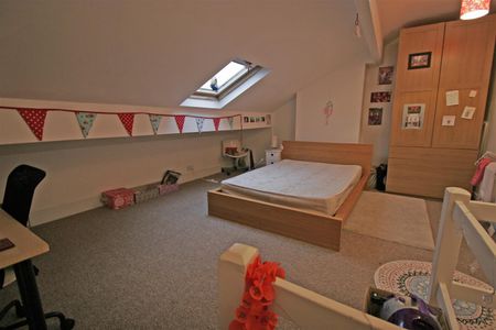 Knowle Grove, Burley, LS4 2PN, Leeds - Photo 4