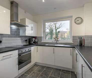 2 bedroom flat to rent - Photo 4