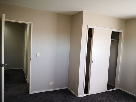 Modern two-level free hold terrace house - Photo 4