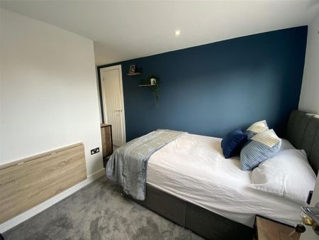 1 bedroom in a house share to rent - Photo 5