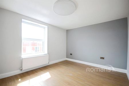 3 bedroom flat to rent - Photo 2