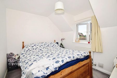 3 bedroom detached house to rent - Photo 2