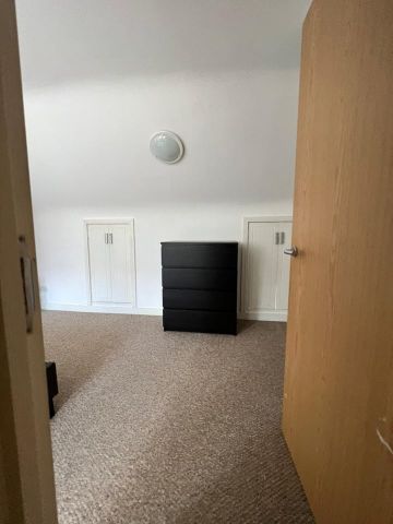 2 Bed Flat, Honeybrook Road, SW12 - Photo 3