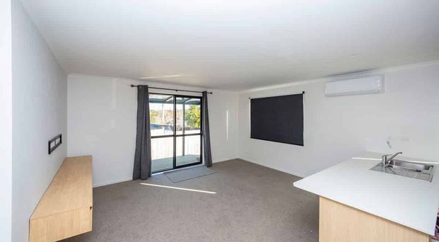 Charming Newly built 3BR flat in New Lynn! - Photo 1