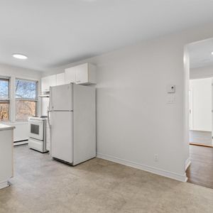 2 Bed, 1 Bath - 4761 Rue Hochelaga, Montréal - Photo 2