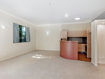 Unit 202, 448 Boundary Street, Spring Hill, QLD - Photo 3