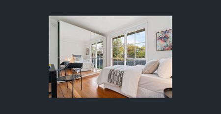 Family Living in a Peaceful Court Setting - Photo 3