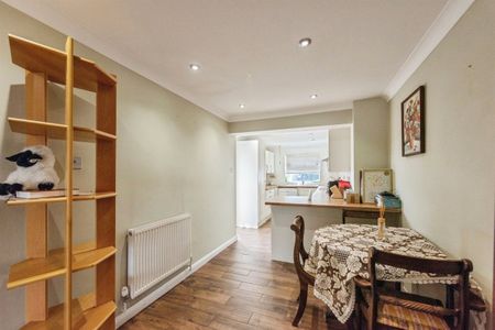 Castle Close - Photo 4