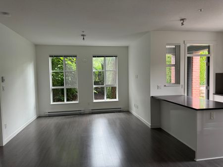 Prescott Commons - Ground Floor/Corner Unit 2 bedroom/2 Bathroom - Photo 3