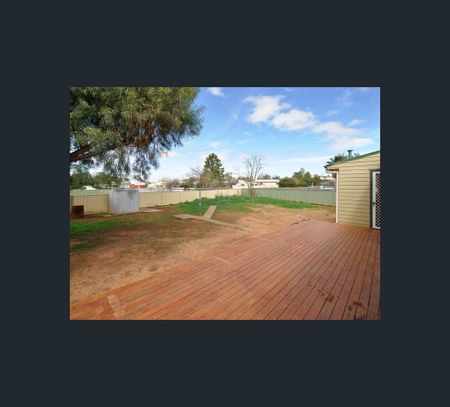 23 Thompson Crescent, Tamworth, NSW 2340 - Photo 2