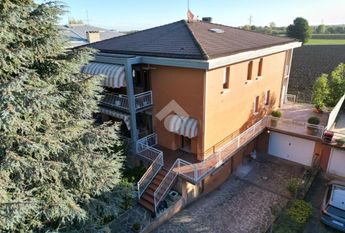 Porzione di bifamiliare in affitto