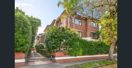 2 Bedroom + Study Top-Floor Art Deco Elegance in the Heart of St Kilda - Photo 5