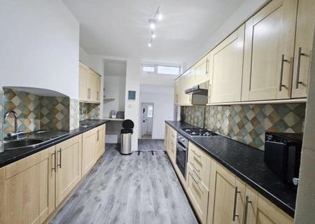 3 bedroom semi-detached house to rent - Photo 3