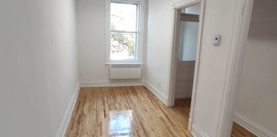 3 ½, 1 Cham, Petite-italie, MétroBeaubie - Photo 2