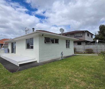 Charming 2-Bedroom Home in a Quiet Neighborhoo... - Photo 3