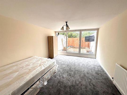 4 bedroom terraced house to rent - Photo 1