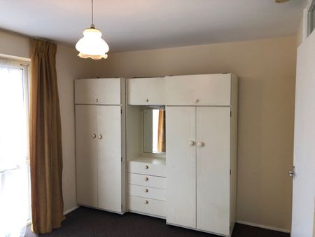 1 Bed Flat, Dellow Close, IG2 - Photo 3