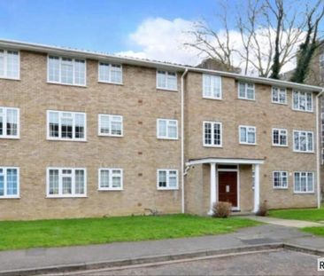 3 bed Flat in Swallow close Staines, Staines-upon-Thames, TW18 4RS - Photo 3