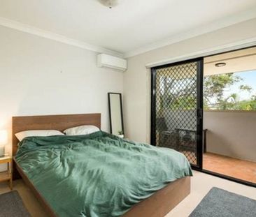 Top-Floor Retreat with Sweeping views of City & Story Bridge! - Photo 6
