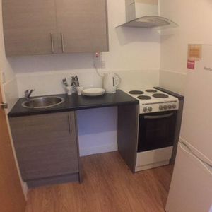 1 bedroom flat to rent - Photo 2