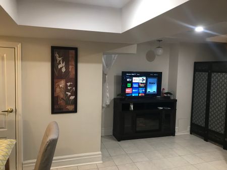 2 bd Basement Suite for Rent in Mississauga, ON - Photo 5