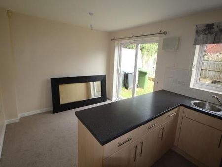 3 bedroom semi-detached house to rent - Photo 3