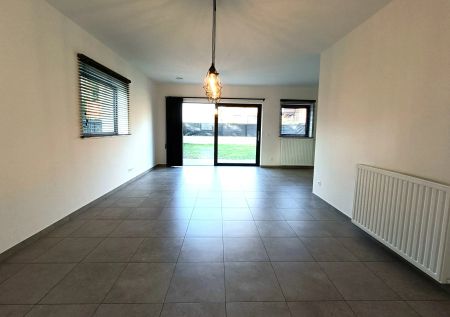 RECENTE WONING MET TUIN EN CARPORT - Photo 2