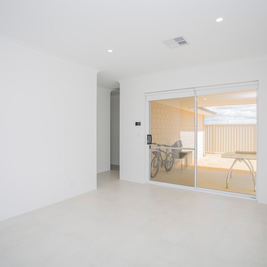 39 Fenchurch Dr, Hilbert WA 6112 - House For Rent | Domain - Photo 1